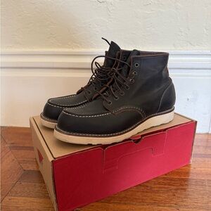 Red Wing Heritage Classic MOC in Black